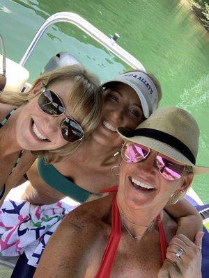 Great boating day with Freedom Boat Club with friends!