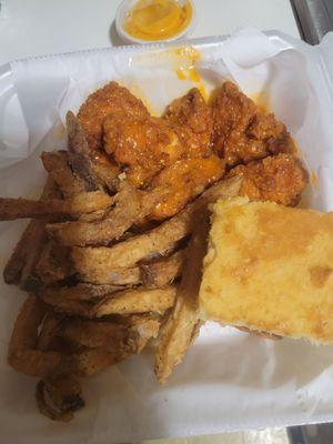 Hot garlic parm n fries n cornbread