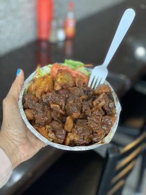 Medium Oxtail w Mac & Cheese, Salad and Sweet Plantains