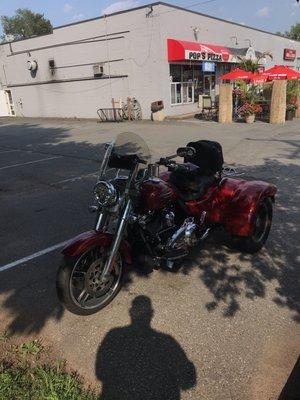 8/9/23 Big Red sitting outside shortly after arriving at Pop's Pizza. She has no clue of the major disappointment that awaits.