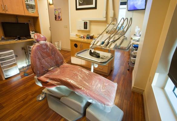 Clean and Roomy. Provides the best dental care.