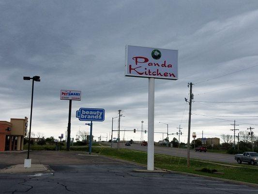 Sign on 21st facing East to take the picture.  The highway is right behind these signs.