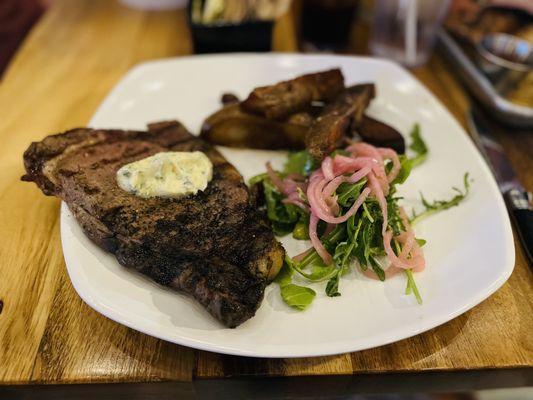 Ribeye with Frits and arugula salad