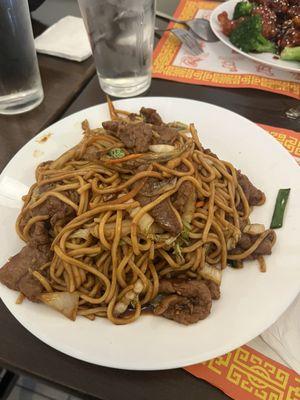 Beef lo mein