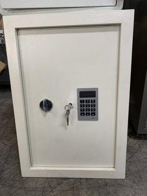 wall safe w. digital combination keypad