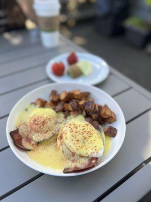 Classic eggs Benedict