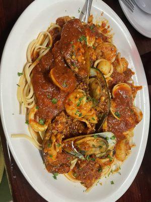 Seafood tomato sauce