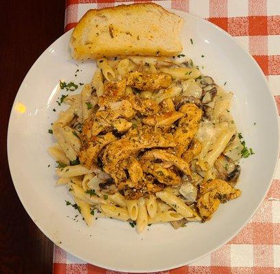 Penne Alfredo Pasta w Chicken