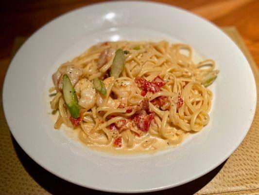 Seared Shrimp & Scallop Linguine