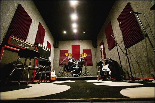 MDM Rehearsal Studios Los Angeles, CA - (818) 241-5015