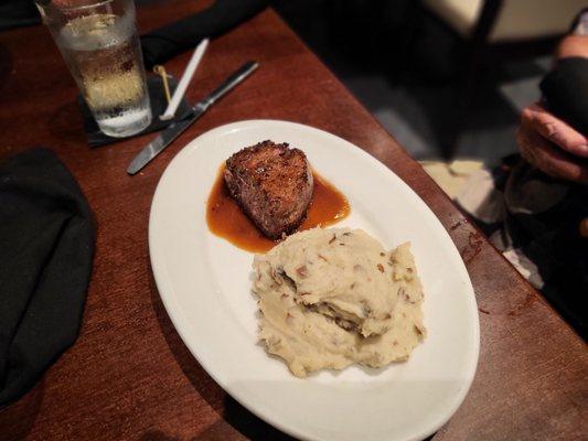 Filet mignon with garlic mashed potatoes