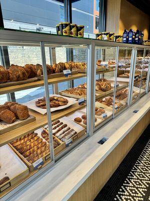 Lots of tasty pastries and breakfast bread options