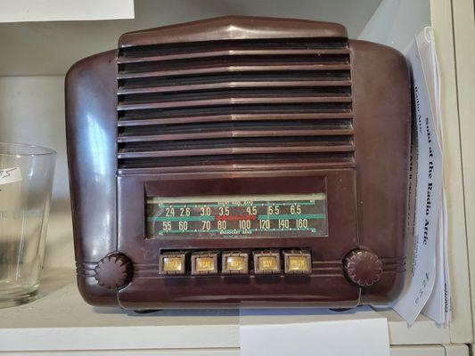 1937 bakelite radio