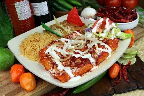 Estas delicious enchiladas  de queso ...aqui en Chef Ladis Restaurant ...