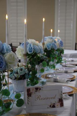 Blue floral table decor