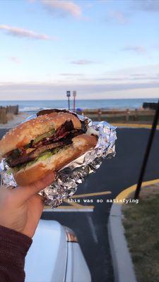 Cheeseburger with turkey bacon