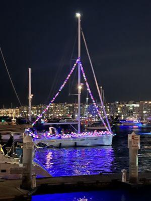 A FREE EVENT! A Fleet of Lighted Holiday Decorated Floating Vessels & Music  @ The Marina Del Rey Boat Parade Christmas 2021