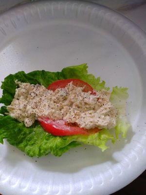 Lettuce, tomato, tuna, salt and pepper.