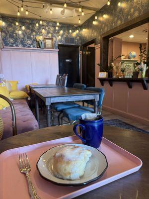 Cinnamon roll and loose leaf tea