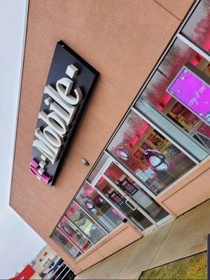 Welcome to T-Mobile right off Sunrise Highway, Valley Stream.