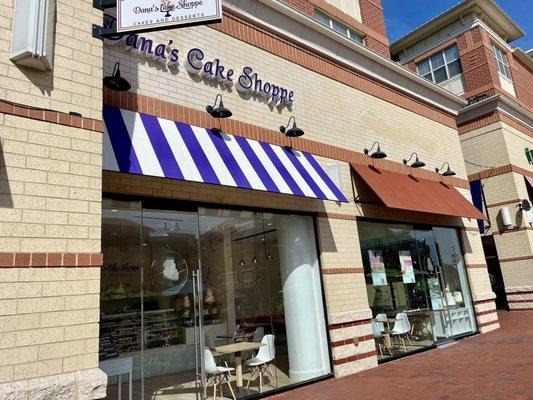 Outside / Exterior of shop. Right in front of kids' play area in Village at Leesburg. Lots of street parking & close-by garages.