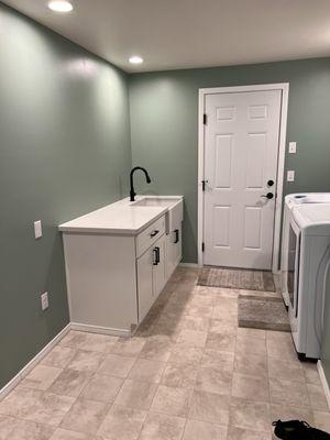 Check out that Farmhouse sink. That takes custom work