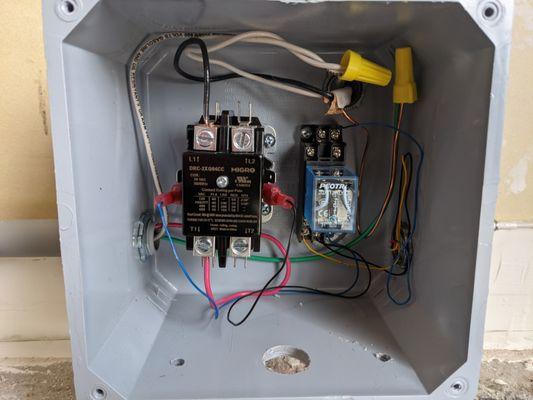 A relay-controlled contactor for automatic generator fan system.