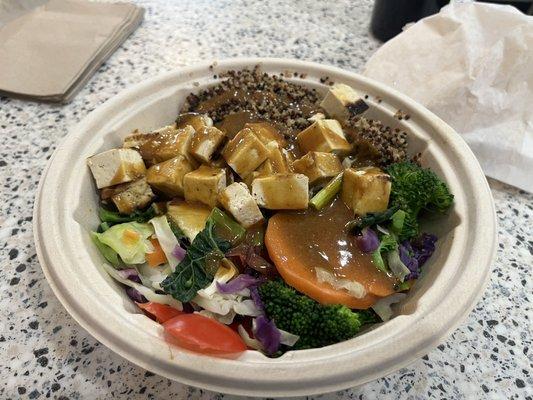 Thai Bowl with tofu and quinoa