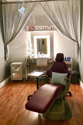 New Brow Room at Peaches and Cream