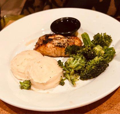 Salmon with mash potatoes and broccoli