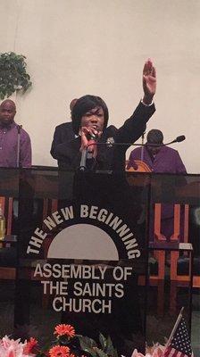 Pastor Yolanda preaching in Panama City, FL