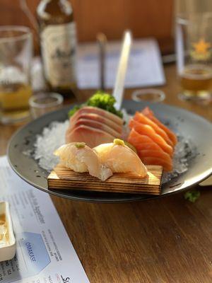 Sashimi yellowtail (hamachi) and salmon (sake)