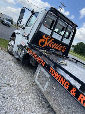 24 hour Towing available! Call 270-776-6574