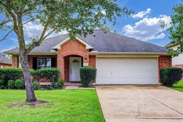 Be greeted by a welcoming front yard, leading to a stylish and inviting entryway.