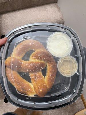 Bavarian Pretzel* to go