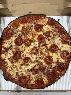 Gluten free pizza with light cheese, pepperoni and bacon with garlic crust.