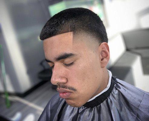 Xclusive Cuts Hollywood