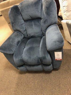 I didn't buy this chair but oh my was it cozy!