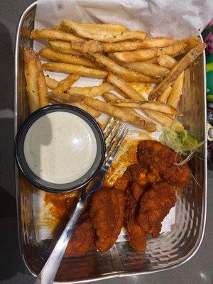 Boneless wings combo. Over salted fries and soggy wing !!! Nasty nasty nasty