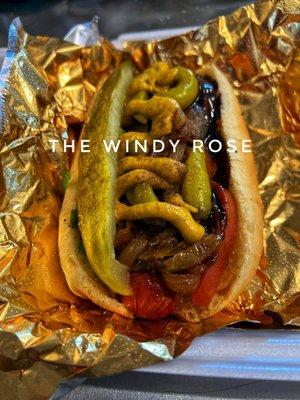 The Chicago Dog
100% Vienna Beef w/ Neon green relish, mustard, sports peppers, grilled onions, tomatoes, celery salt & Pickle spear