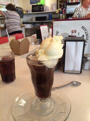 Enjoyed our hamburger lunch special. The root beer float was great too!