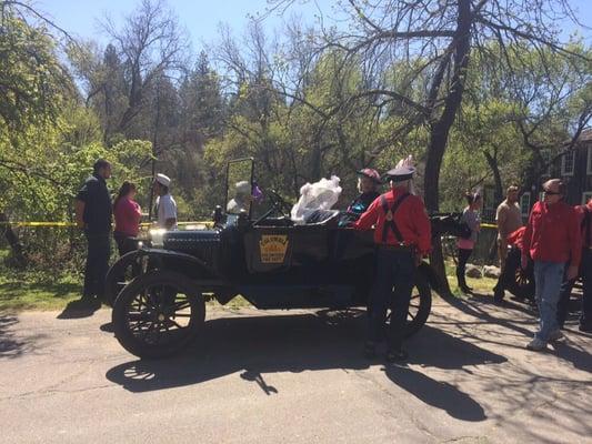 Getting ready for the Easter parade.