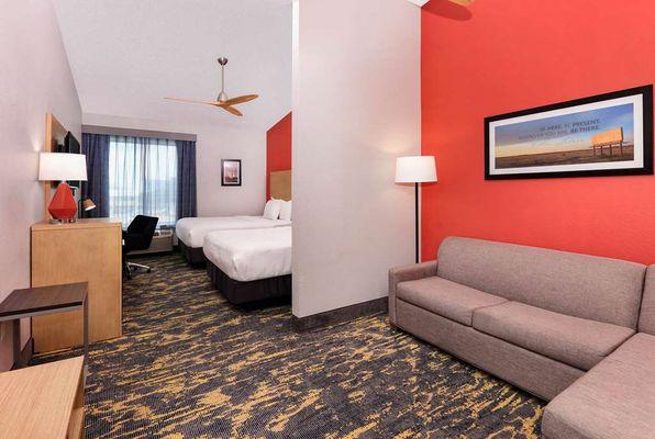 La Quinta Inn & Suites By Wyndham Dallas-Las Colinas