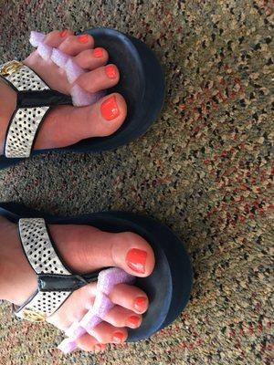 Both feet drying in front of a portable fan on the floor. I was not taken to the empty table with bottom fan and light.