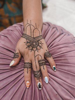 Medium size Henna