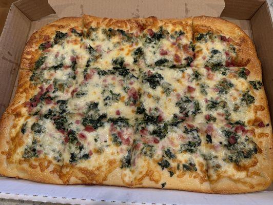 White pizza with spinach and crisp bacon