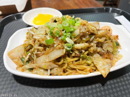 Bokkeummyeon (Stir-fried Noodles)