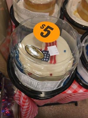 $5 mini cake with American flag