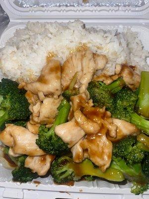 Chicken with broccoli & white rice