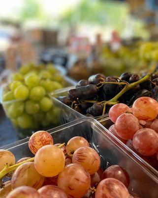 Kirkwood Farmer's Market: grapes galore